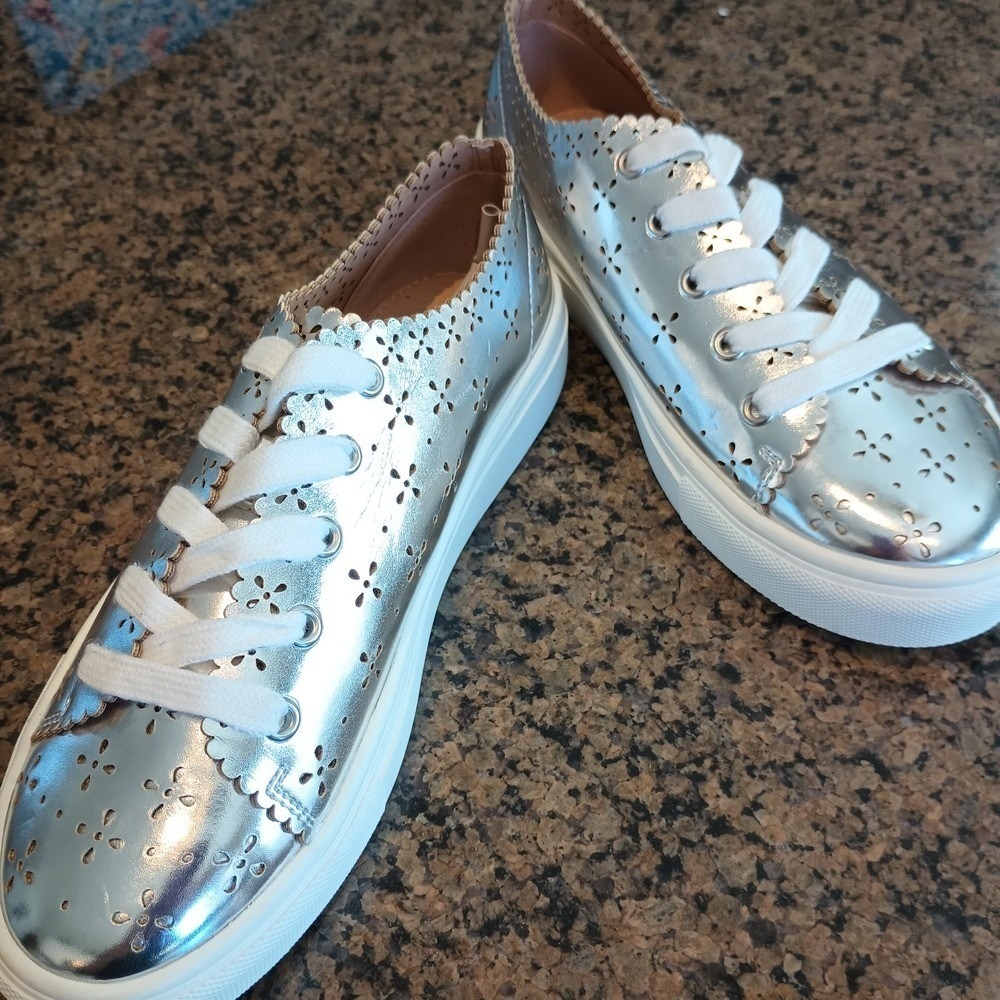 LOFT Women's Silver Metallic Floral Cutout Sneakers 7 1/2 lace-ups